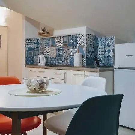 Loft East, Private Parking Split