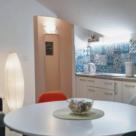 Loft East, Private Parking Split