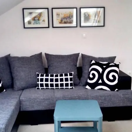 Loft East, Private Parking Split